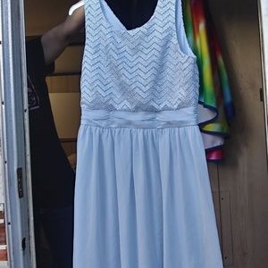 Im selling a girls dress